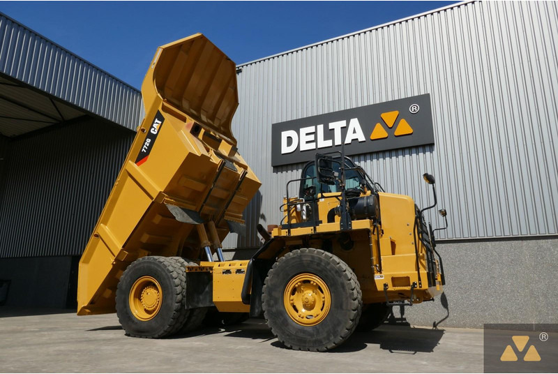 Rigid dumper/ Rock truck Caterpillar 772G: picture 12