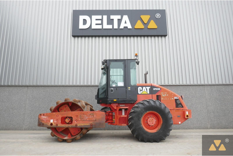 Caterpillar CP533E - Roller: picture 1 Caterpillar CP533E - Roller: picture 1