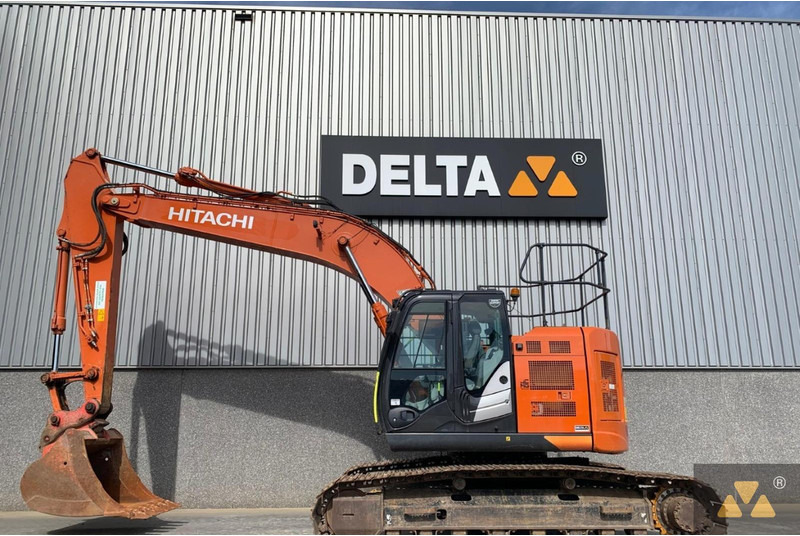 Hitachi ZX225USLC-6 - Crawler excavator: picture 1 Hitachi ZX225USLC-6 - Crawler excavator: picture 1