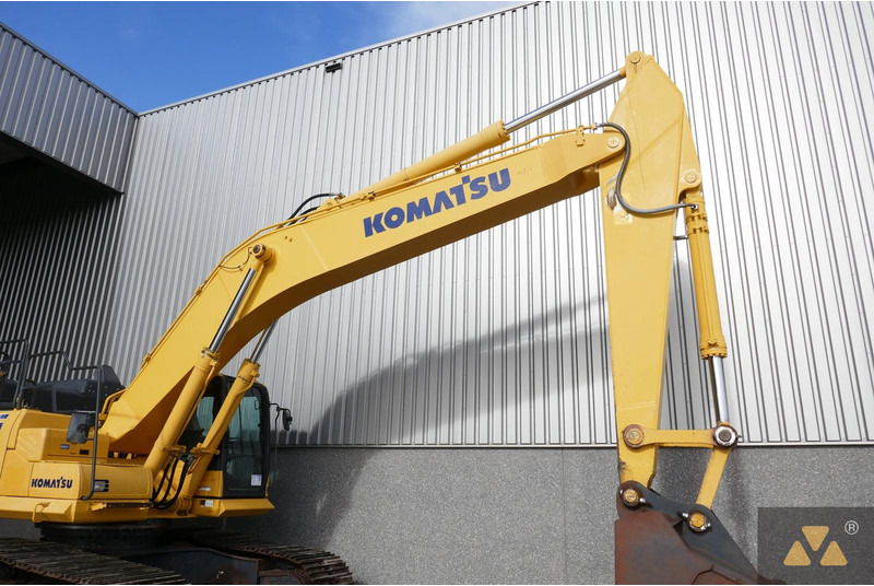 Crawler excavator Komatsu PC490LC-11: picture 9