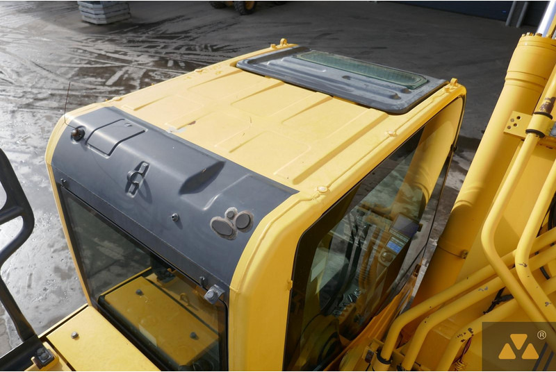 Crawler excavator Komatsu PC490LC-11: picture 12