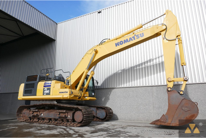 Crawler excavator Komatsu PC490LC-11: picture 8