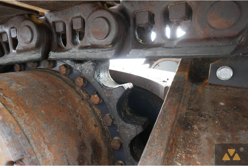 Crawler excavator Komatsu PC490LC-11: picture 16