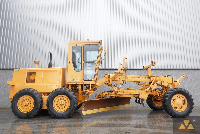 Mitsubishi MG300 - Grader: picture 2 Mitsubishi MG300 - Grader: picture 2