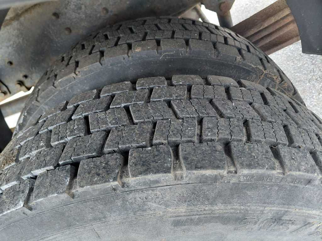 Avia D90, EURO 3, SIDES, HYDRAULIC FRONT - Curtainsider truck: picture 5 Avia D90, EURO 3, SIDES, HYDRAULIC FRONT - Curtainsider truck: picture 5