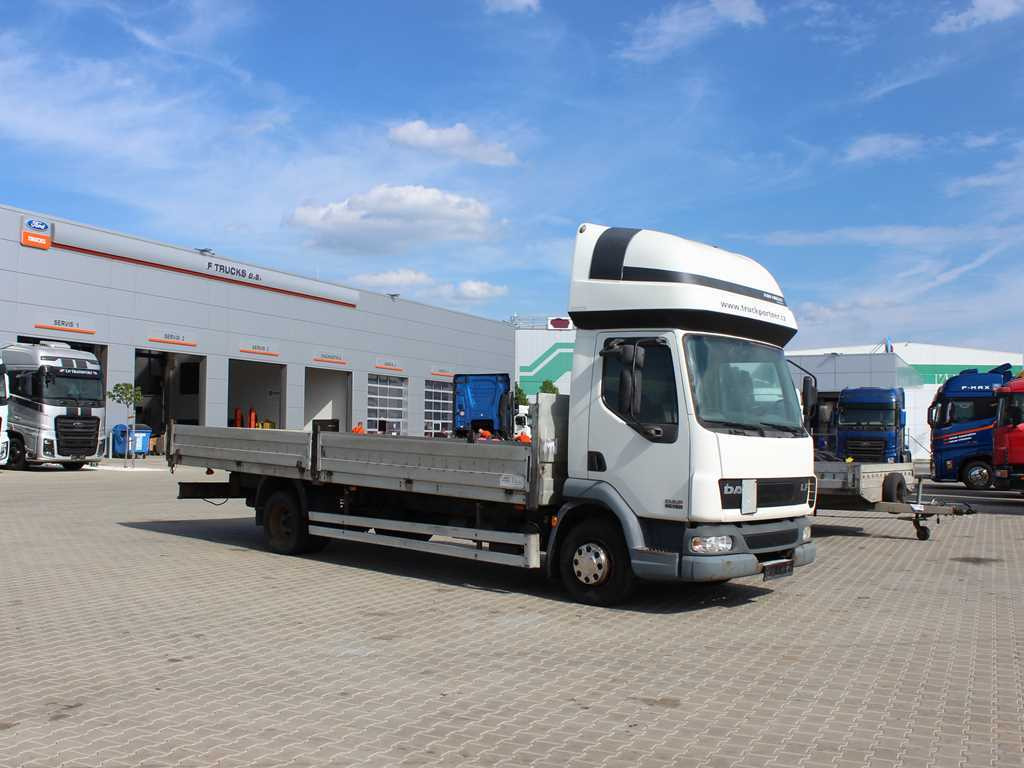 DAF LF 45.180, SLEEPING BODY, EURO 3, TIRES 80% - Dropside/ Flatbed truck: picture 3 DAF LF 45.180, SLEEPING BODY, EURO 3, TIRES 80% - Dropside/ Flatbed truck: picture 3