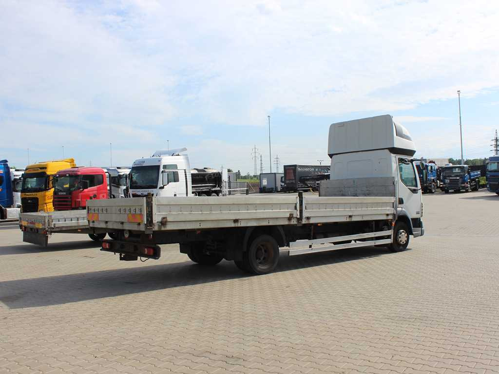 DAF LF 45.180, SLEEPING BODY, EURO 3, TIRES 80% - Dropside/ Flatbed truck: picture 4 DAF LF 45.180, SLEEPING BODY, EURO 3, TIRES 80% - Dropside/ Flatbed truck: picture 4