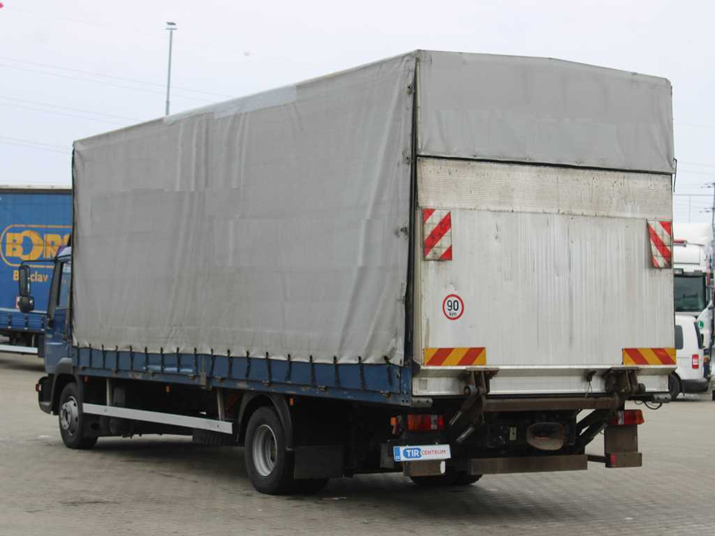 MAN LE 12.220, EURO 3, HYDRAULIC FRONT, TIRES 80% - Curtainsider truck: picture 5 MAN LE 12.220, EURO 3, HYDRAULIC FRONT, TIRES 80% - Curtainsider truck: picture 5