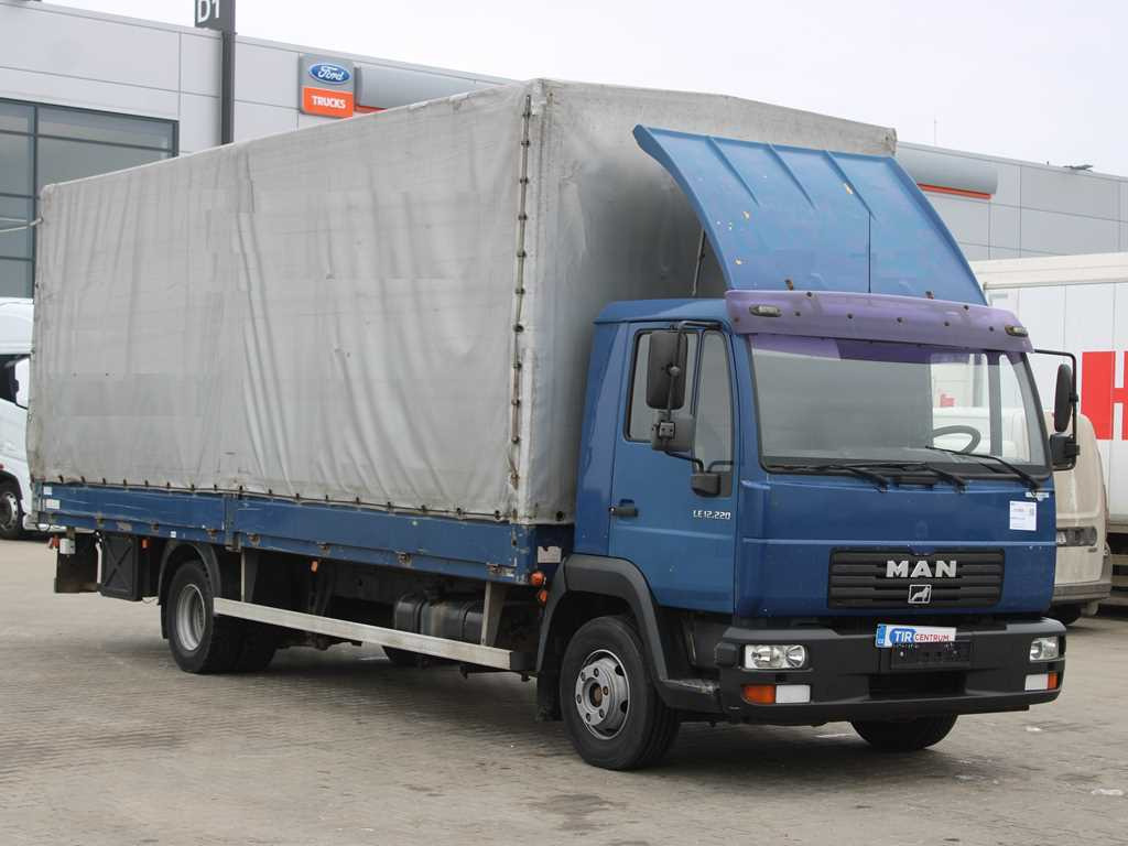 MAN LE 12.220, EURO 3, HYDRAULIC FRONT, TIRES 80% - Curtainsider truck: picture 3 MAN LE 12.220, EURO 3, HYDRAULIC FRONT, TIRES 80% - Curtainsider truck: picture 3