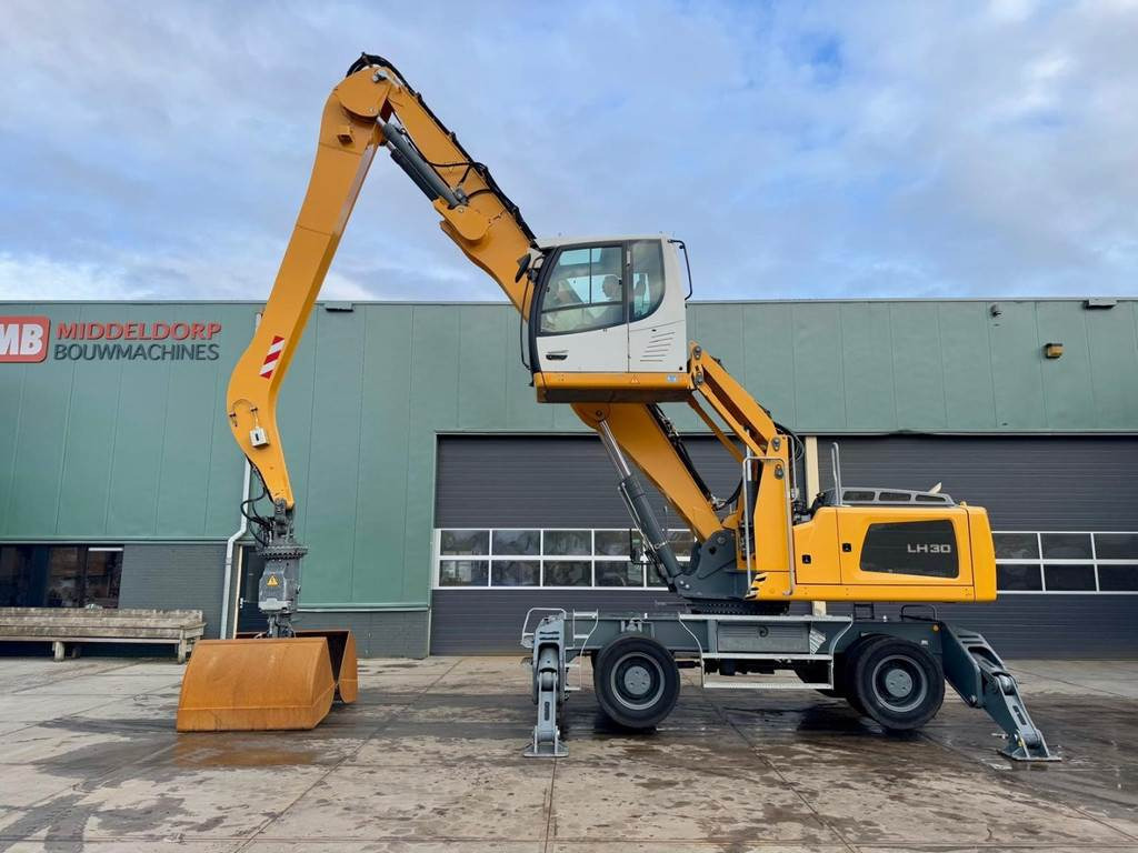 Waste/ Industry handler Liebherr LH 30 M: picture 1