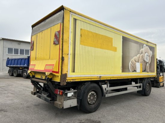Saxas, Anhängewagen Kofferaufbau mit Hebebühne - Closed box trailer: picture 1 Saxas, Anhängewagen Kofferaufbau mit Hebebühne - Closed box trailer: picture 1