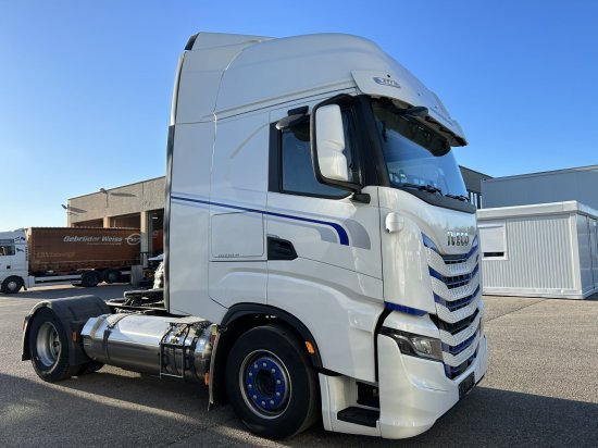 Iveco Stralis 460 Gas, 2 LNG-Tanks, Retarder, Leder - Tractor unit: picture 1 Iveco Stralis 460 Gas, 2 LNG-Tanks, Retarder, Leder - Tractor unit: picture 1