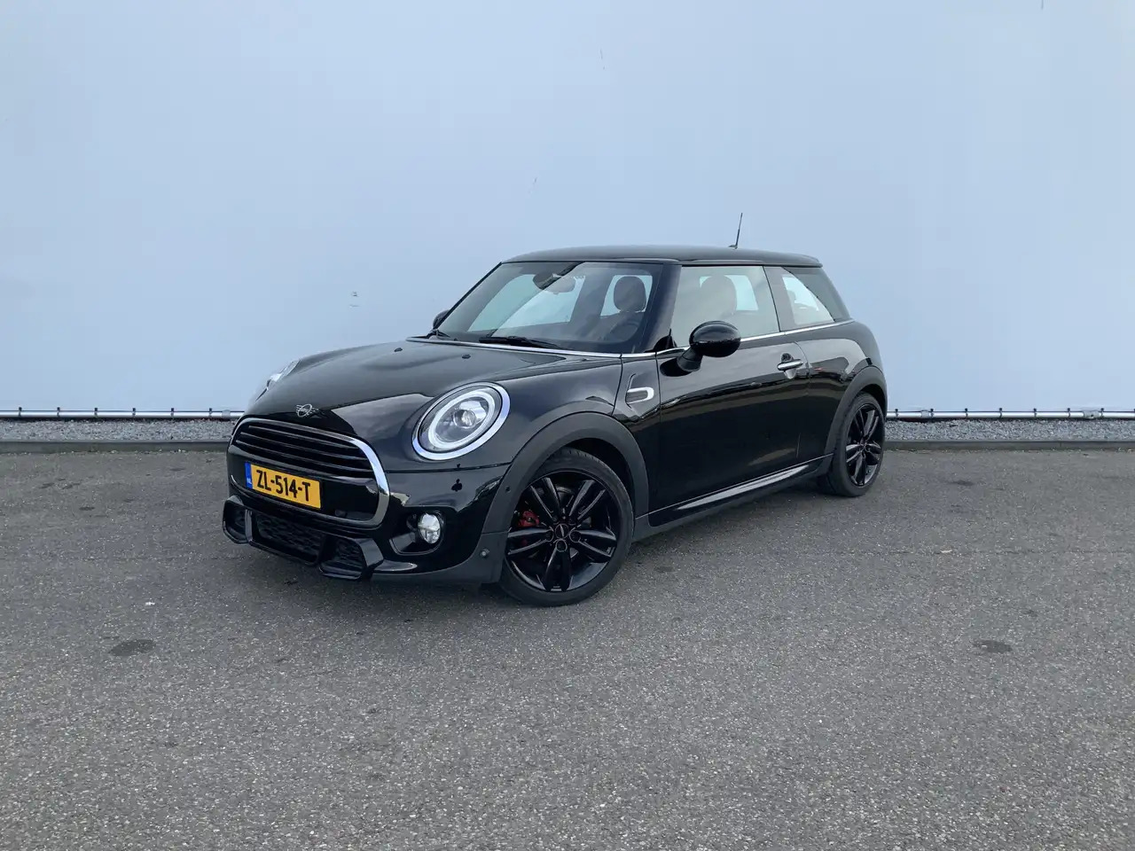 Car MINI John Cooper Works Mini 1.5 Cooper: picture 1