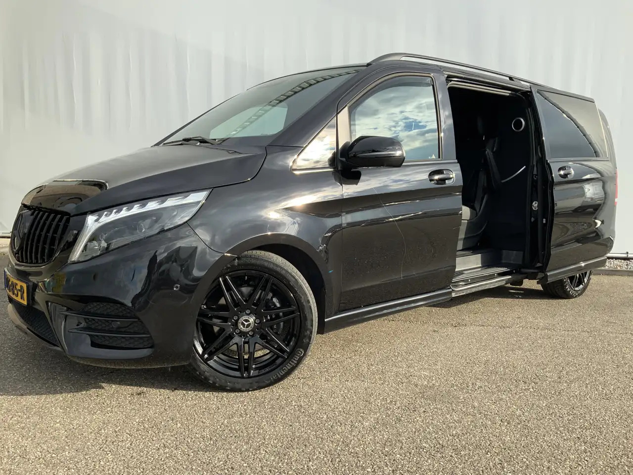 Mercedes-Benz V 300 300d Extra Lang Dub Cab Autom. Avantgarde Edition - Combi van: picture 2 Mercedes-Benz V 300 300d Extra Lang Dub Cab Autom. Avantgarde Edition - Combi van: picture 2