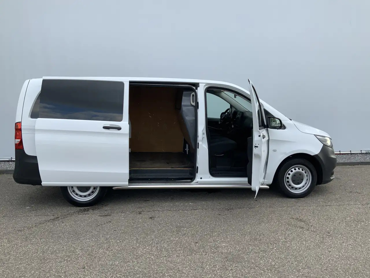 Panel van Mercedes-Benz Vito 111 CDI Functional Airco 3 Zits Side Bar Trekhaak: picture 17