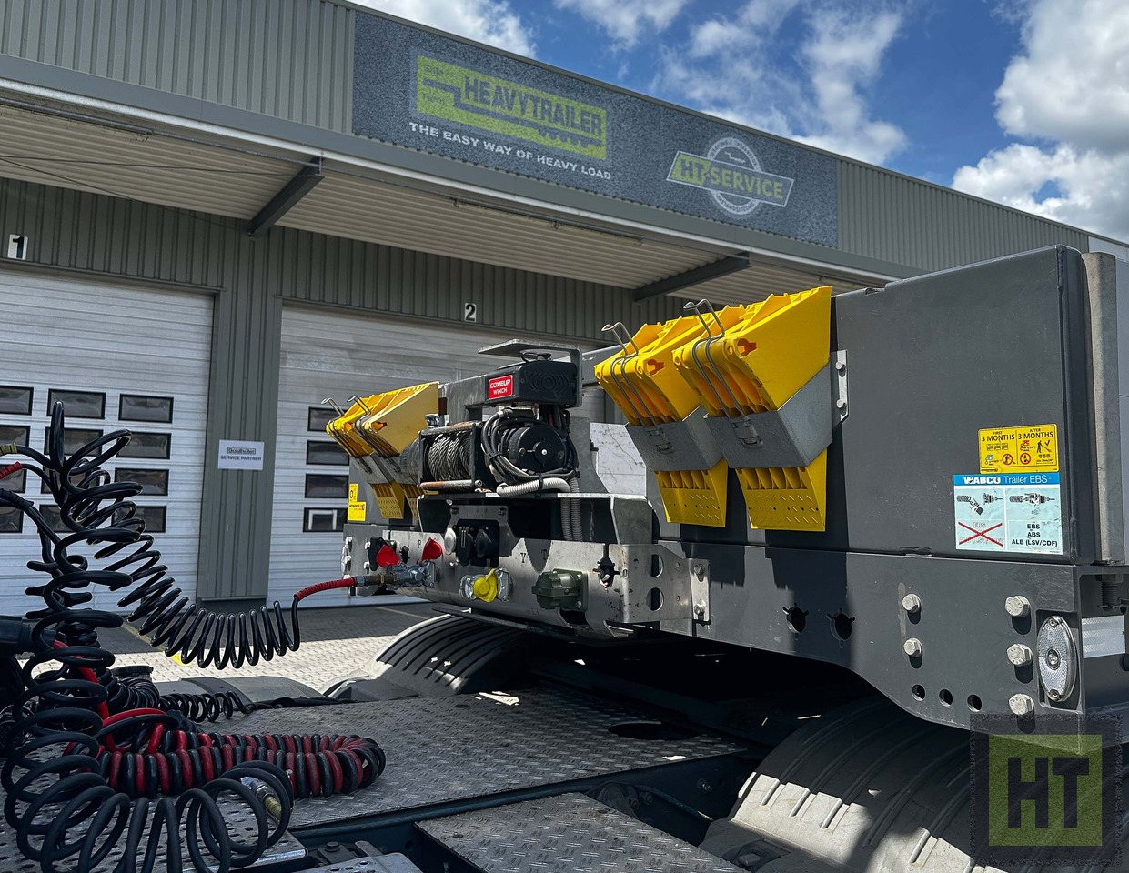 Faymonville 3-Achs-Semi mit hydr. Ladeboden und hydr. Rampen mit Holzbelag - Low loader semi-trailer: picture 2 Faymonville 3-Achs-Semi mit hydr. Ladeboden und hydr. Rampen mit Holzbelag - Low loader semi-trailer: picture 2