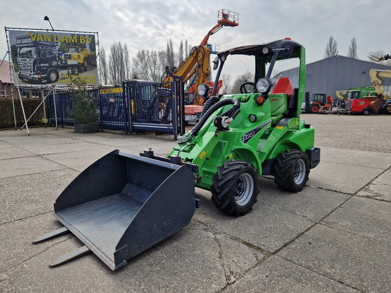 Avant M523 met 317 uur, in nieuwstaat!! - Compact track loader: picture 1 Avant M523 met 317 uur, in nieuwstaat!! - Compact track loader: picture 1