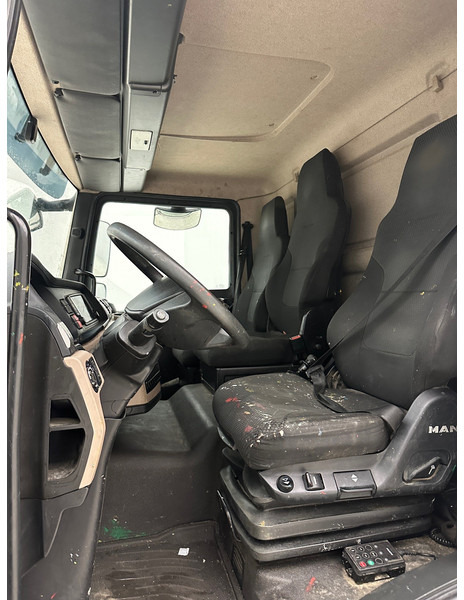 Box truck MAN TGL 12.220: picture 9