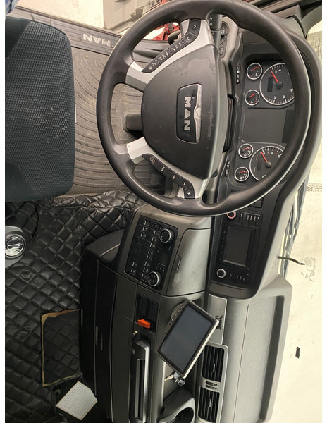 Tractor unit MAN TGX 18.440 - ADR: picture 11