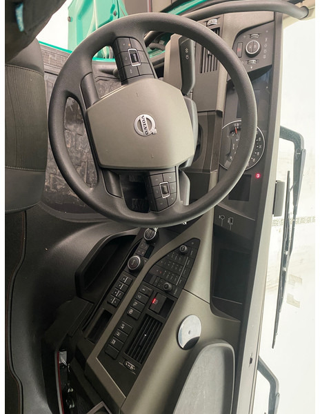 Tractor unit Volvo FH 460 Globetrotter: picture 10