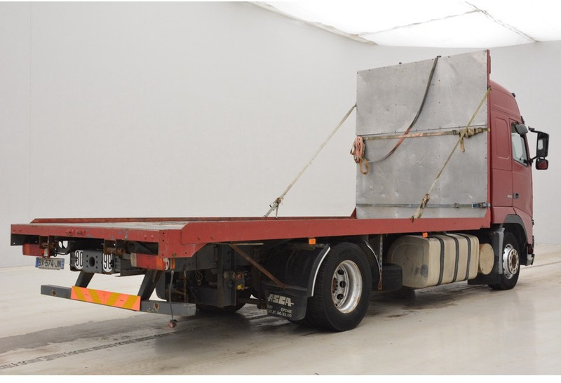 Volvo FH12.460 Globetrotter - Dropside/ Flatbed truck: picture 4 Volvo FH12.460 Globetrotter - Dropside/ Flatbed truck: picture 4