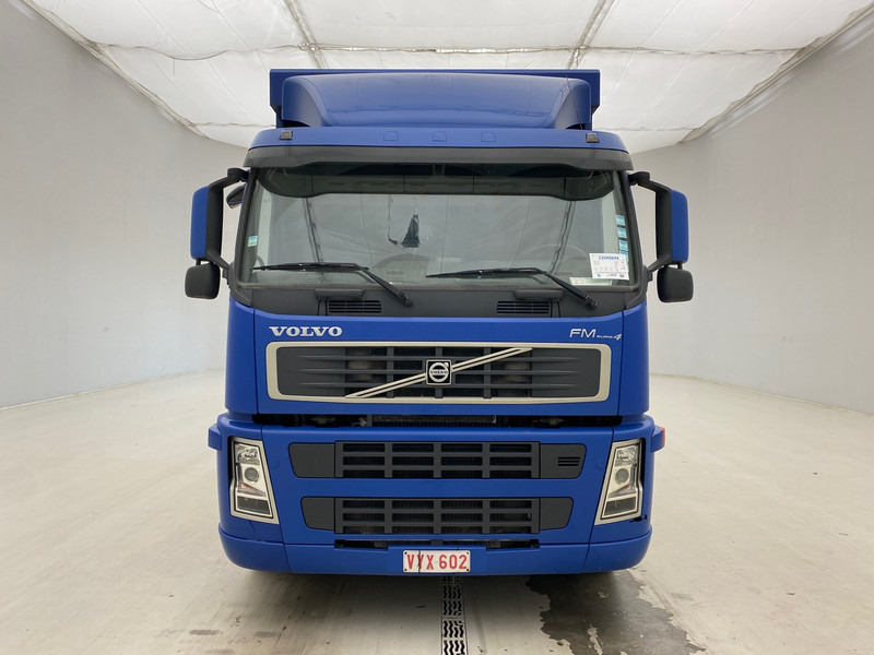 Volvo FM 300 - 6x2* - Curtainsider truck: picture 2 Volvo FM 300 - 6x2* - Curtainsider truck: picture 2