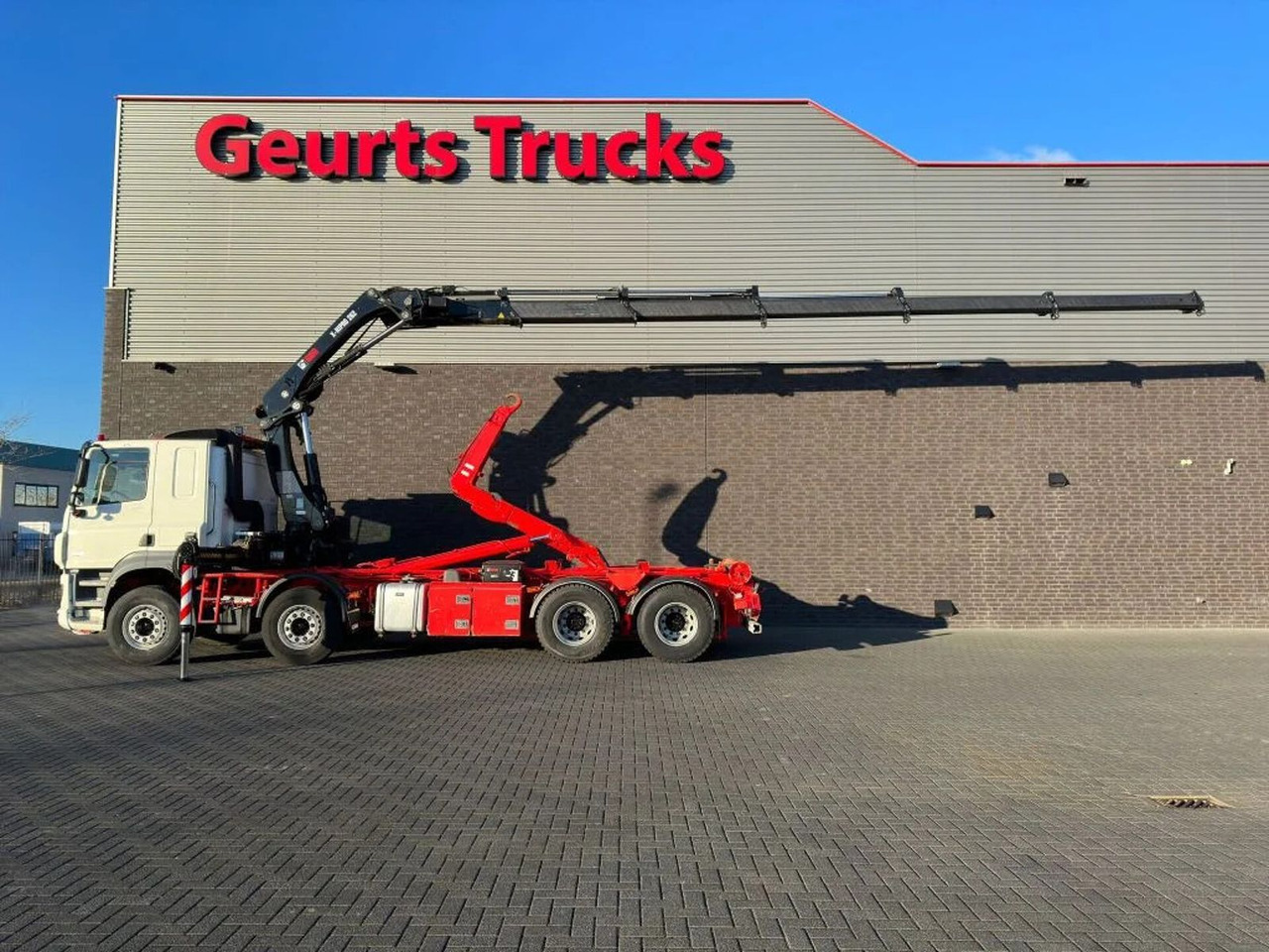 DAF CF 530 8X4 + HIAB HAAKARM + HIAB 262 EP-5 KRAAN/ - Hook lift truck: picture 1 DAF CF 530 8X4 + HIAB HAAKARM + HIAB 262 EP-5 KRAAN/ - Hook lift truck: picture 1