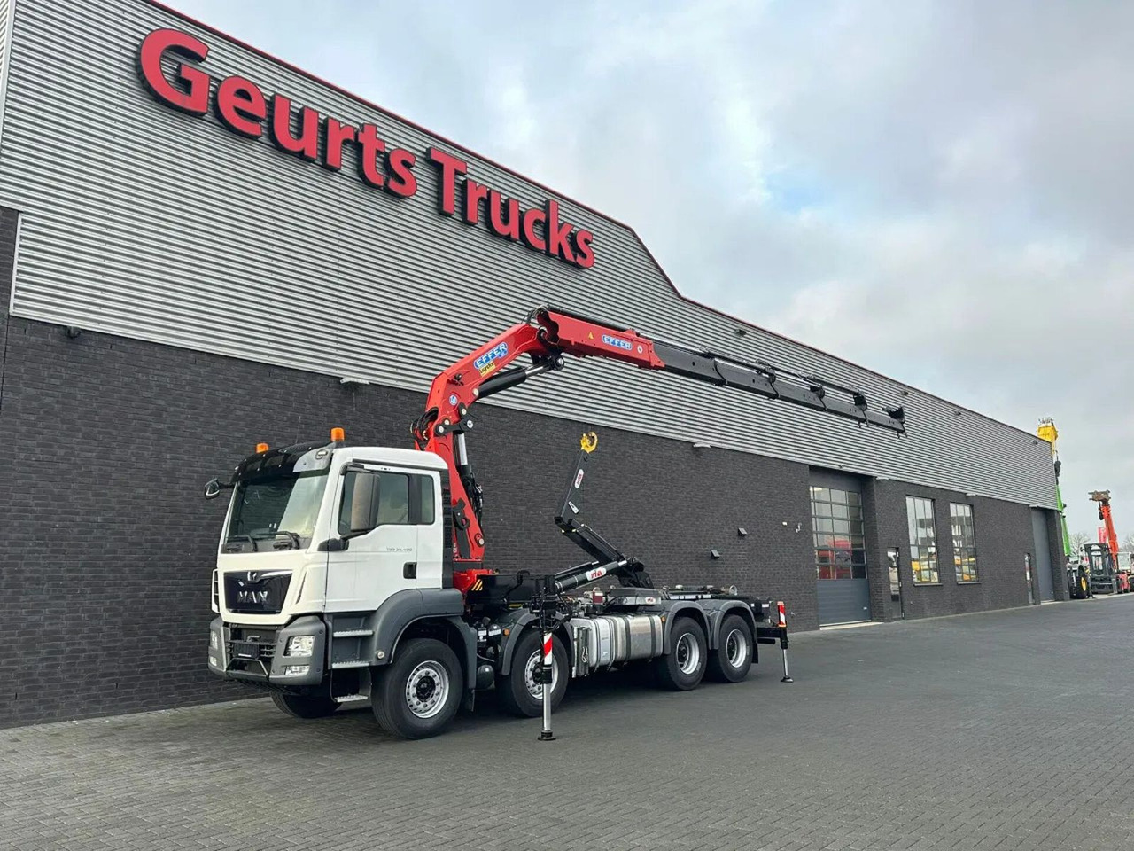 MAN TGS 35.460 8X4 BL+ HYVA 18.55.S HAAKARMSYSTEEM E - Hook lift truck, Crane truck: picture 2 MAN TGS 35.460 8X4 BL+ HYVA 18.55.S HAAKARMSYSTEEM E - Hook lift truck, Crane truck: picture 2