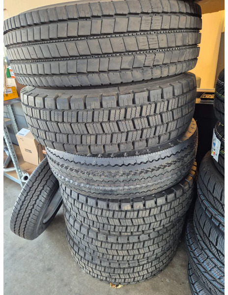 Michelin 235/75R 17.5 - Tire for Truck: picture 1 Michelin 235/75R 17.5 - Tire for Truck: picture 1