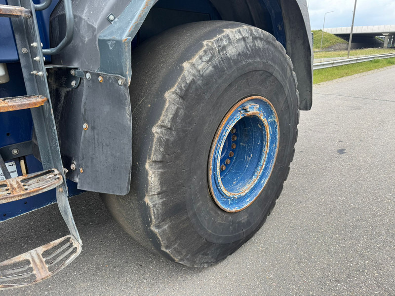 Wheel loader Case 921E: picture 10