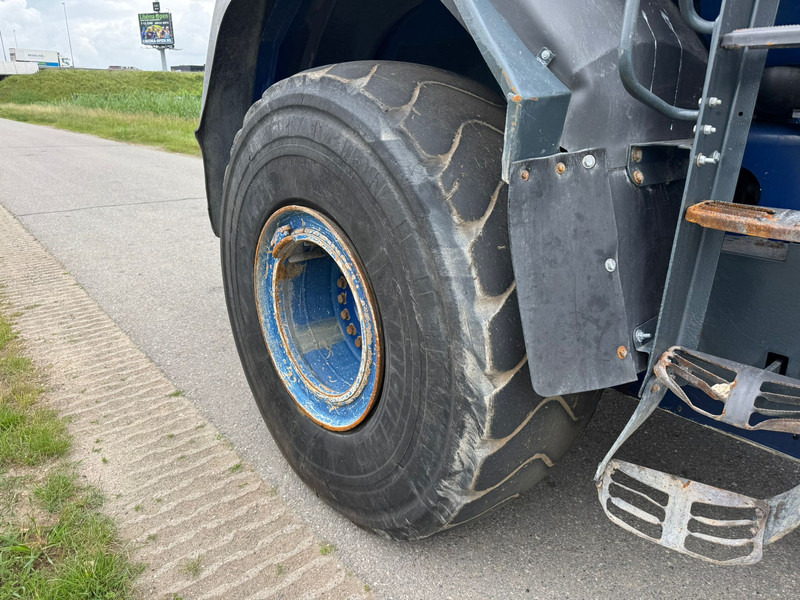 Wheel loader Case 921E: picture 13
