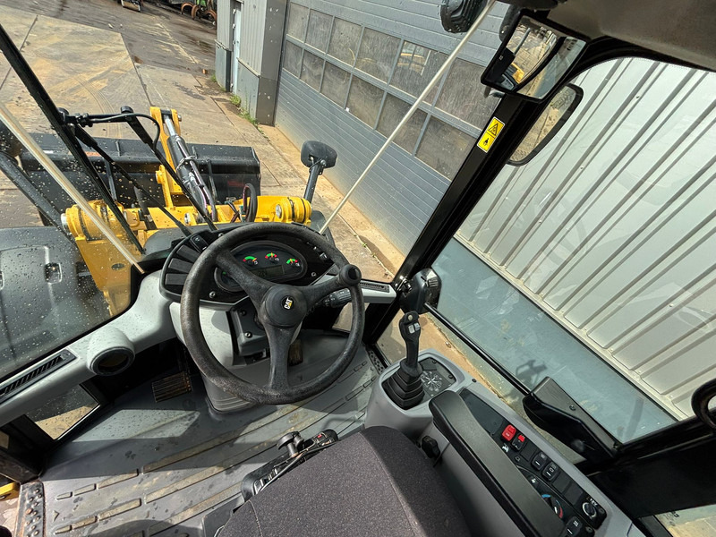 Wheel loader Caterpillar 908M: picture 12