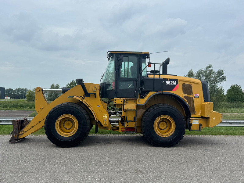 Wheel loader Caterpillar 962M High Lift: picture 1