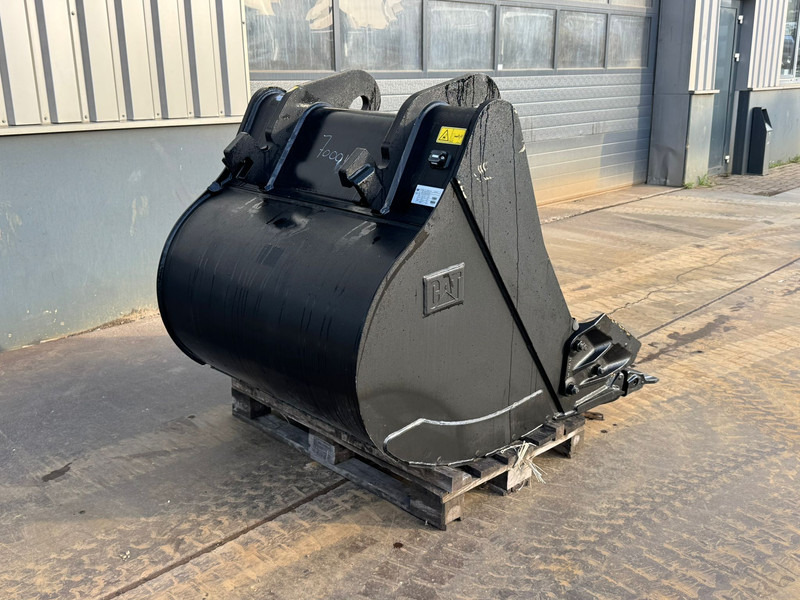 Caterpillar CW40 1200mm Bucket - Bucket: picture 3 Caterpillar CW40 1200mm Bucket - Bucket: picture 3