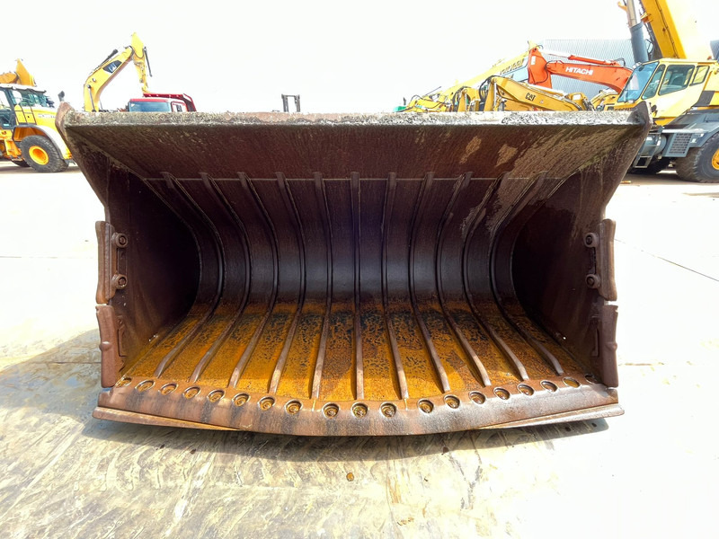 Doosan Bucket DL420-3 4500 l - Bucket: picture 3 Doosan Bucket DL420-3 4500 l - Bucket: picture 3