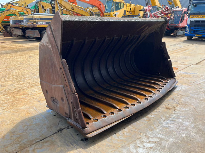 Doosan Bucket DL420-3 4500 l - Bucket: picture 4 Doosan Bucket DL420-3 4500 l - Bucket: picture 4