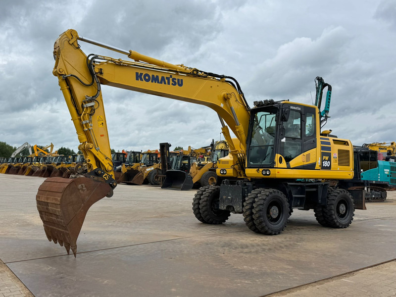 Komatsu PW180-11 - Wheel excavator: picture 2 Komatsu PW180-11 - Wheel excavator: picture 2