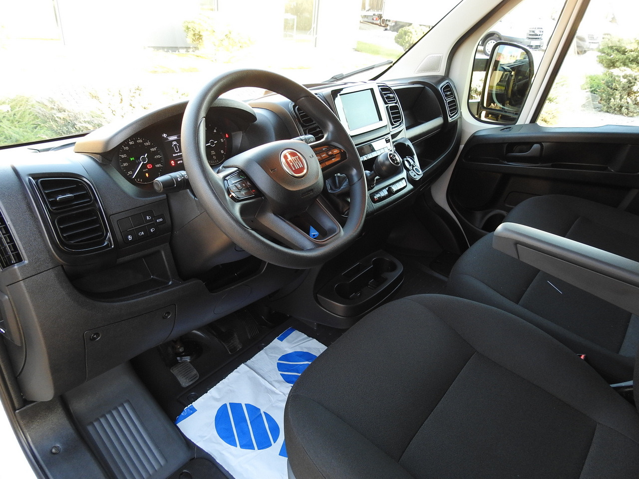 FIAT DUCATO BOX LIFT 8 PALLETS CRUISE CONTROL AIR CONDITIONING 180HP - Box van: picture 2 FIAT DUCATO BOX LIFT 8 PALLETS CRUISE CONTROL AIR CONDITIONING 180HP - Box van: picture 2