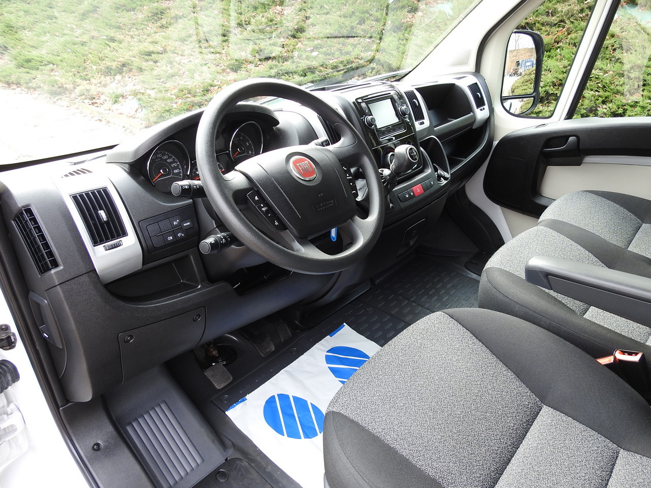 FIAT DUCATO BOX LIFT 8 PALLETS CRUISE CONTROL NAVIGATION AIR CONDITIONING LED LIGHTS 130HP - Box van: picture 2 FIAT DUCATO BOX LIFT 8 PALLETS CRUISE CONTROL NAVIGATION AIR CONDITIONING LED LIGHTS 130HP - Box van: picture 2