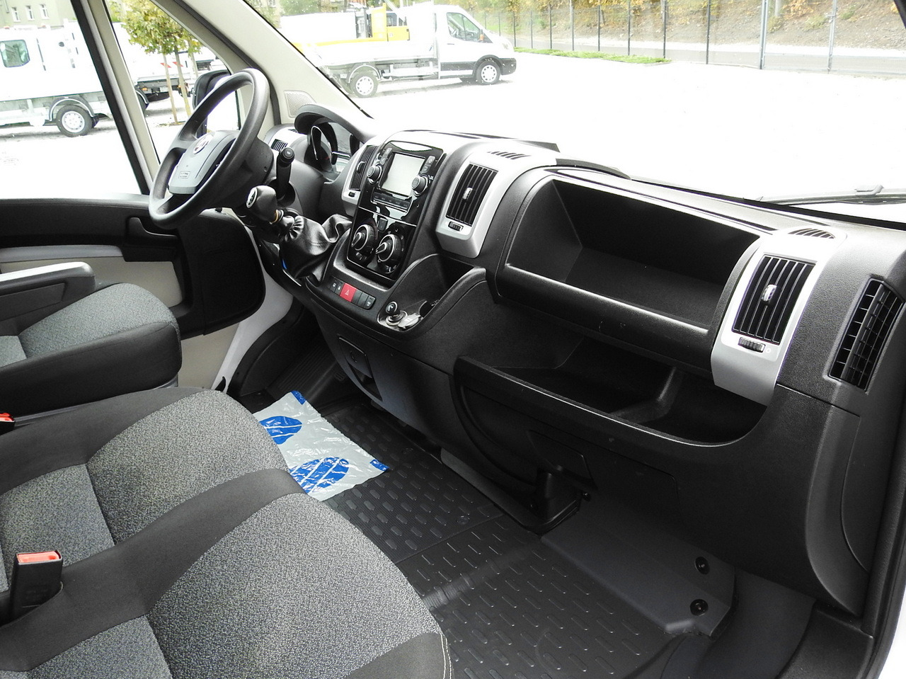 Box van FIAT DUCATO BOX LIFT 8 PALLETS CRUISE CONTROL NAVIGATION AIR CONDITIONING LED LIGHTS  130HP: picture 45