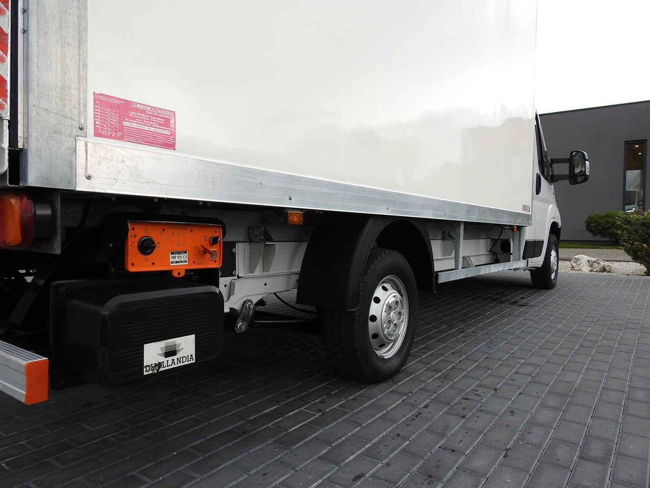 Box van FIAT DUCATO BOX LIFT 8 PALLETS CRUISE CONTROL NAVIGATION AIR CONDITIONING LED LIGHTS  130HP: picture 17