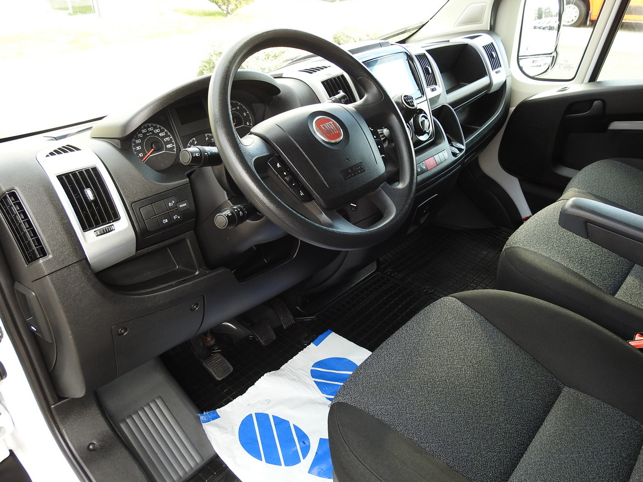 FIAT DUCATO BOX LIFT 8 PALLETS CRUISE CONTROL NAVIGATION LED LIGHTS AIR CONDITIONING 130HP - Refrigerated van: picture 2 FIAT DUCATO BOX LIFT 8 PALLETS CRUISE CONTROL NAVIGATION LED LIGHTS AIR CONDITIONING 130HP - Refrigerated van: picture 2