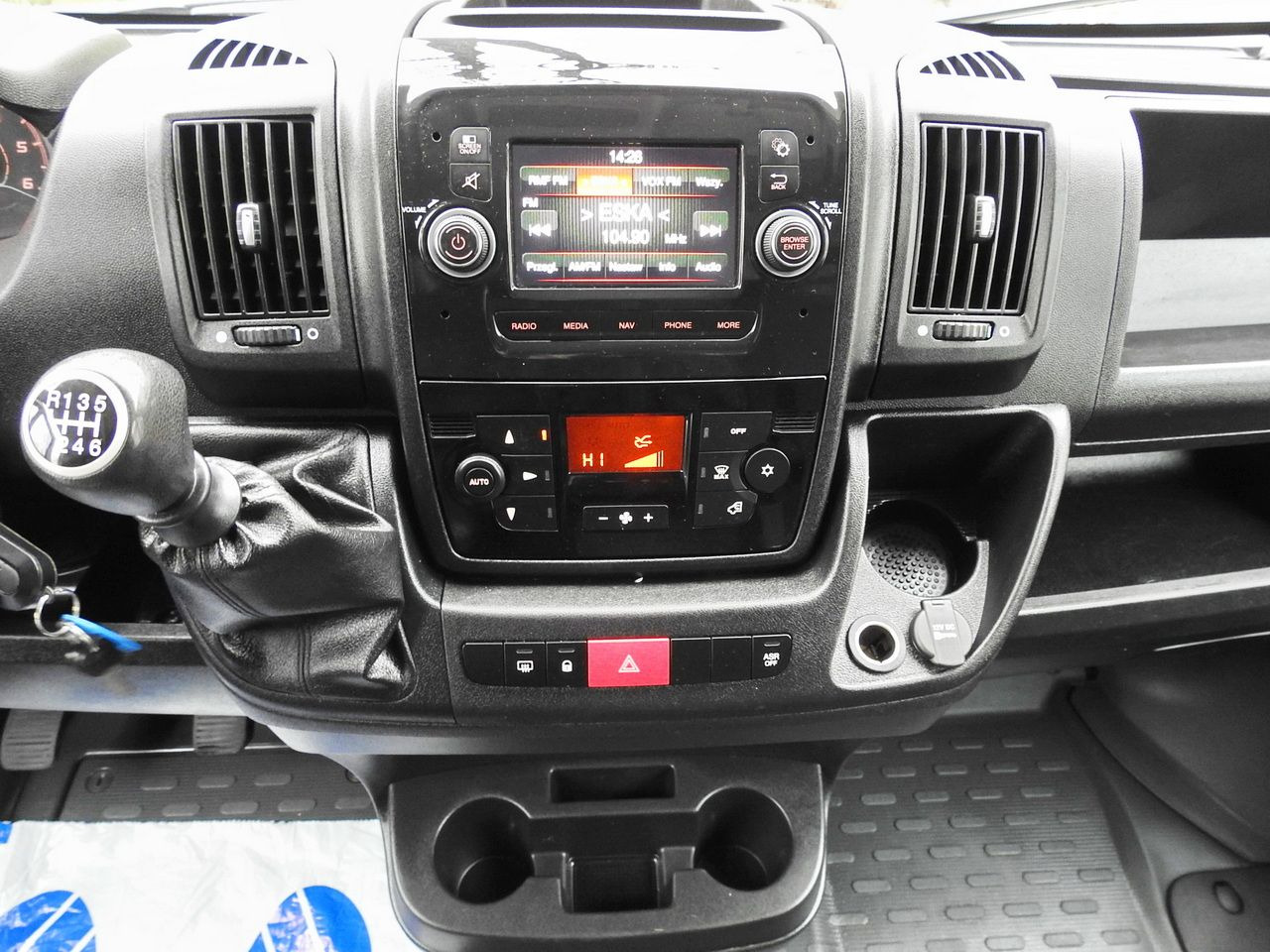 Curtain side van FIAT DUCATO TARPAULIN 10 PALLETS WEBASTO CRUISE CONTROL NAVIGATION AIR CONDITIONING 180HP: picture 34 Curtain side van FIAT DUCATO TARPAULIN 10 PALLETS WEBASTO CRUISE CONTROL NAVIGATION AIR CONDITIONING 180HP: picture 34