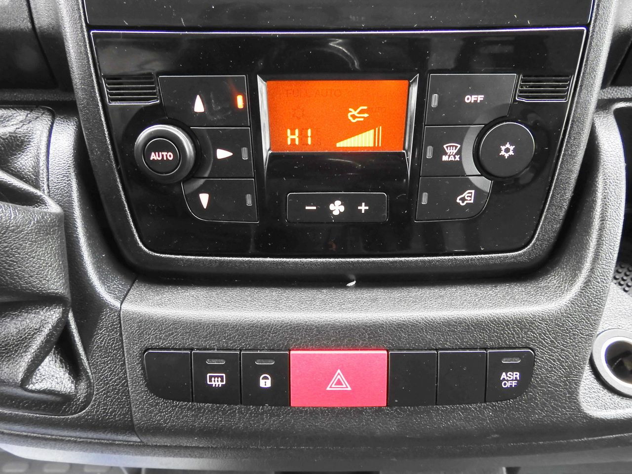 Curtain side van FIAT DUCATO TARPAULIN 10 PALLETS WEBASTO CRUISE CONTROL NAVIGATION AIR CONDITIONING 180HP: picture 36 Curtain side van FIAT DUCATO TARPAULIN 10 PALLETS WEBASTO CRUISE CONTROL NAVIGATION AIR CONDITIONING 180HP: picture 36