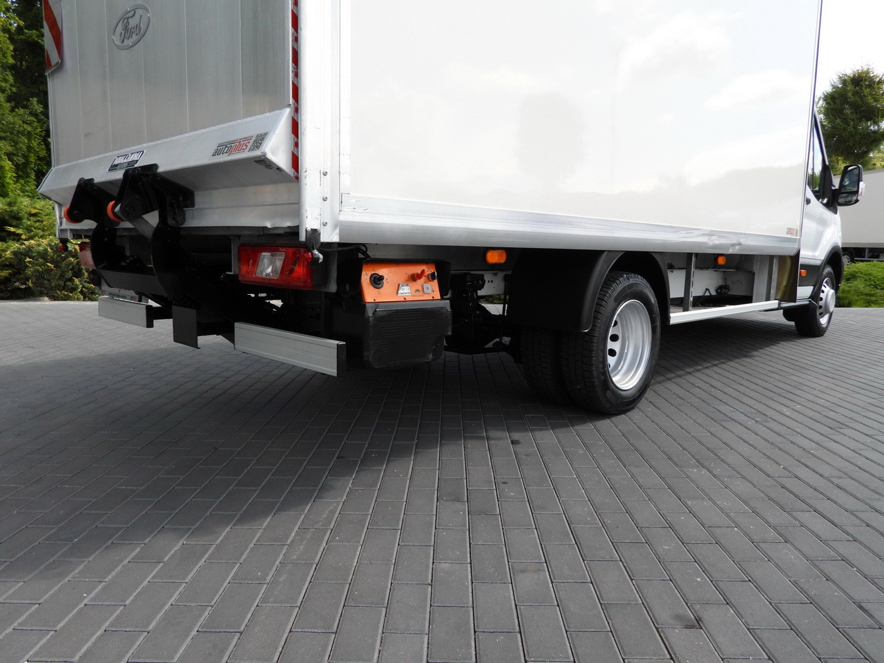 Box van FORD TRANSIT BOX LIFT 8 PALLETS CRUISE CONTROL LED LIGHTS TWIN WHEELS AIR CONDITIONING  130HP: picture 20