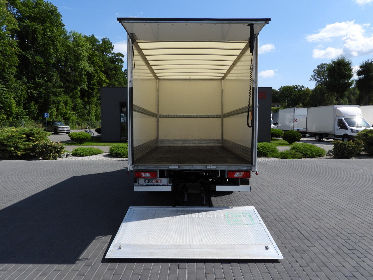 Box van FORD TRANSIT BOX LIFT 8 PALLETS CRUISE CONTROL LED LIGHTS TWIN WHEELS AIR CONDITIONING  130HP: picture 16