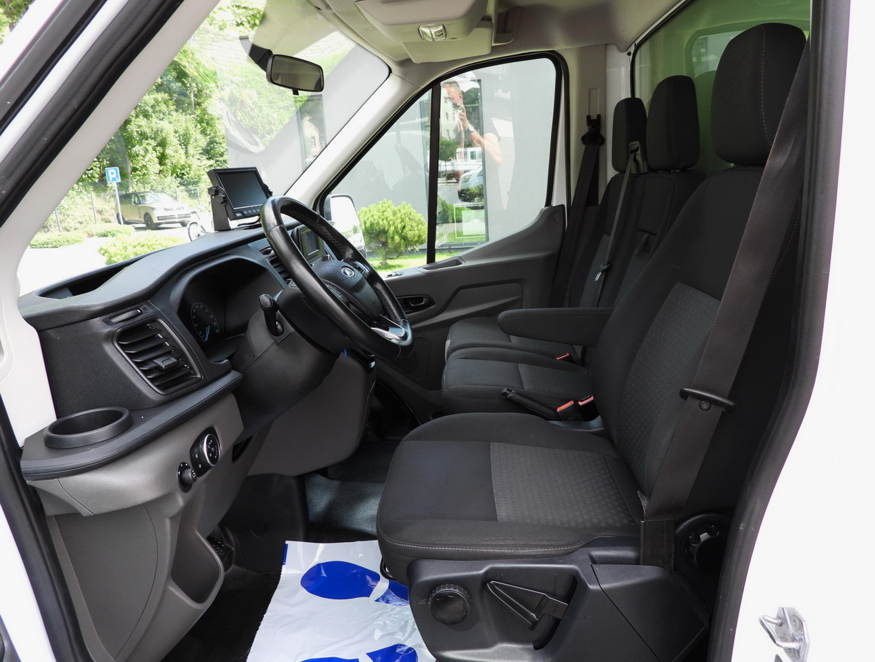 Box van FORD TRANSIT BOX LIFT 8 PALLETS CRUISE CONTROL LED LIGHTS TWIN WHEELS AIR CONDITIONING  130HP: picture 26