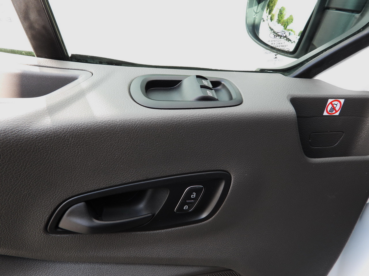 Box van FORD TRANSIT BOX LIFT 8 PALLETS CRUISE CONTROL LED LIGHTS TWIN WHEELS AIR CONDITIONING  130HP: picture 32