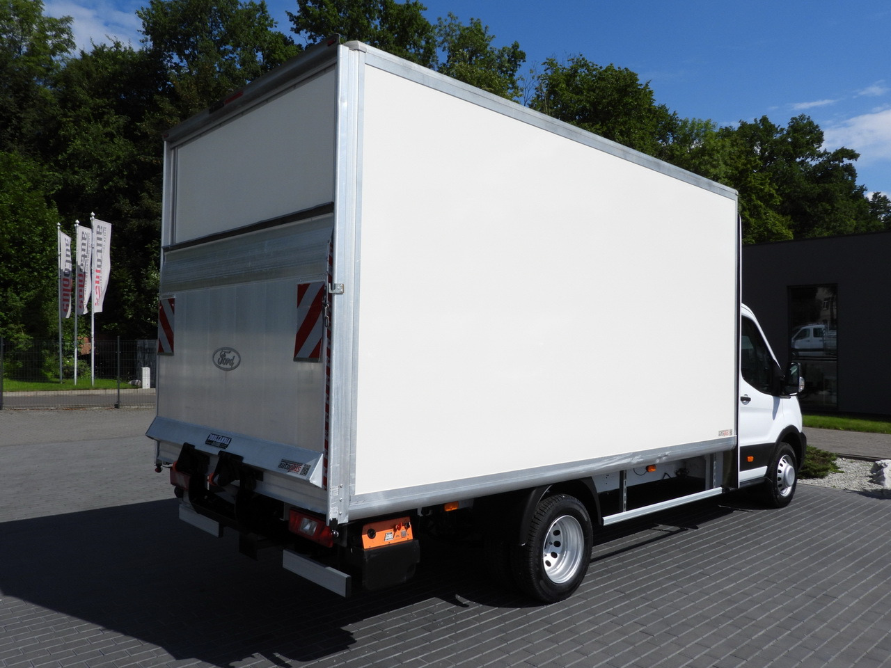 Box van FORD TRANSIT BOX LIFT 8 PALLETS CRUISE CONTROL LED LIGHTS TWIN WHEELS AIR CONDITIONING  130HP: picture 12