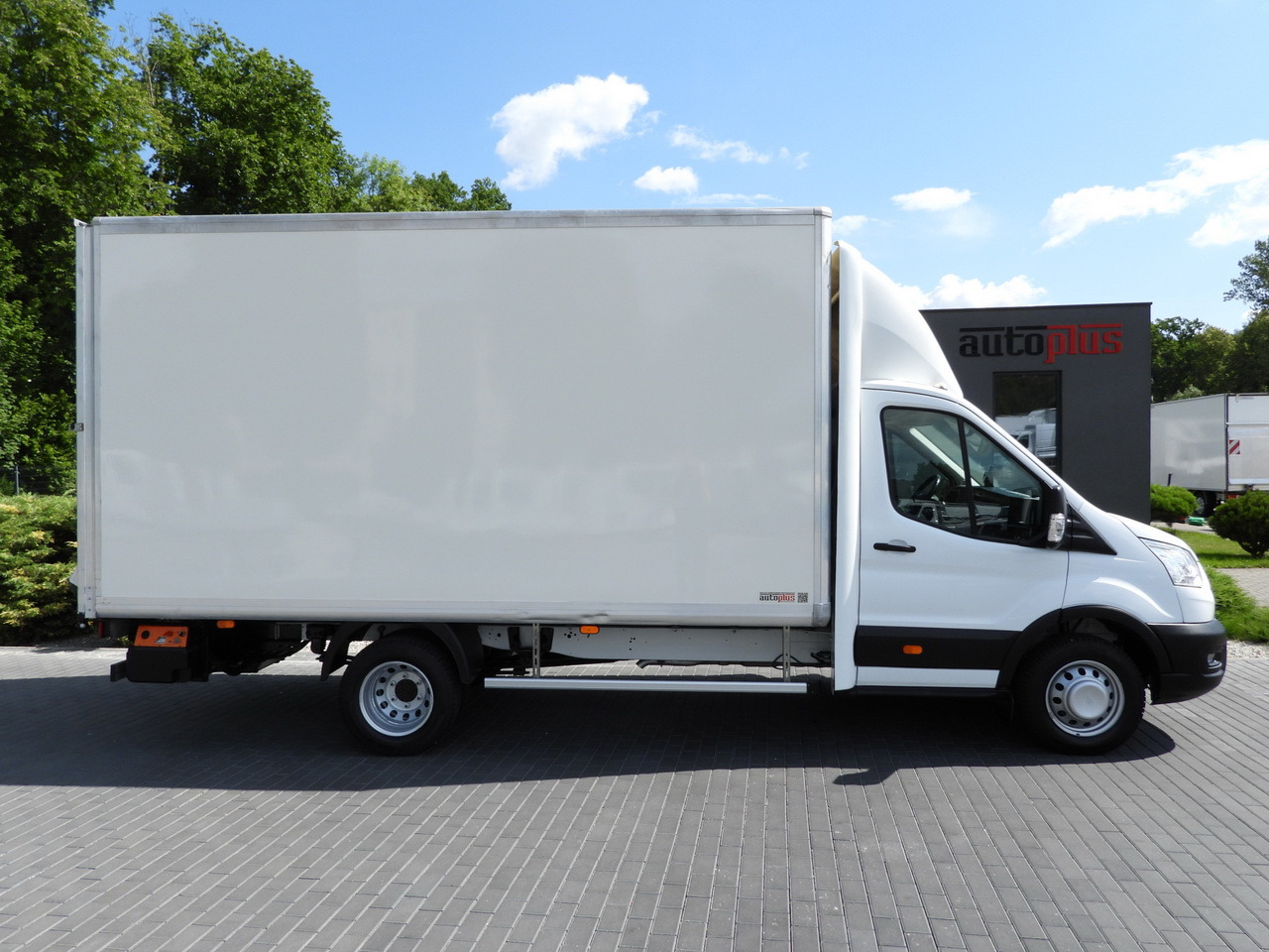 Box van FORD TRANSIT BOX LIFT 8 PALLETS CRUISE CONTROL LED LIGHTS TWIN WHEELS AIR CONDITIONING  130HP: picture 7